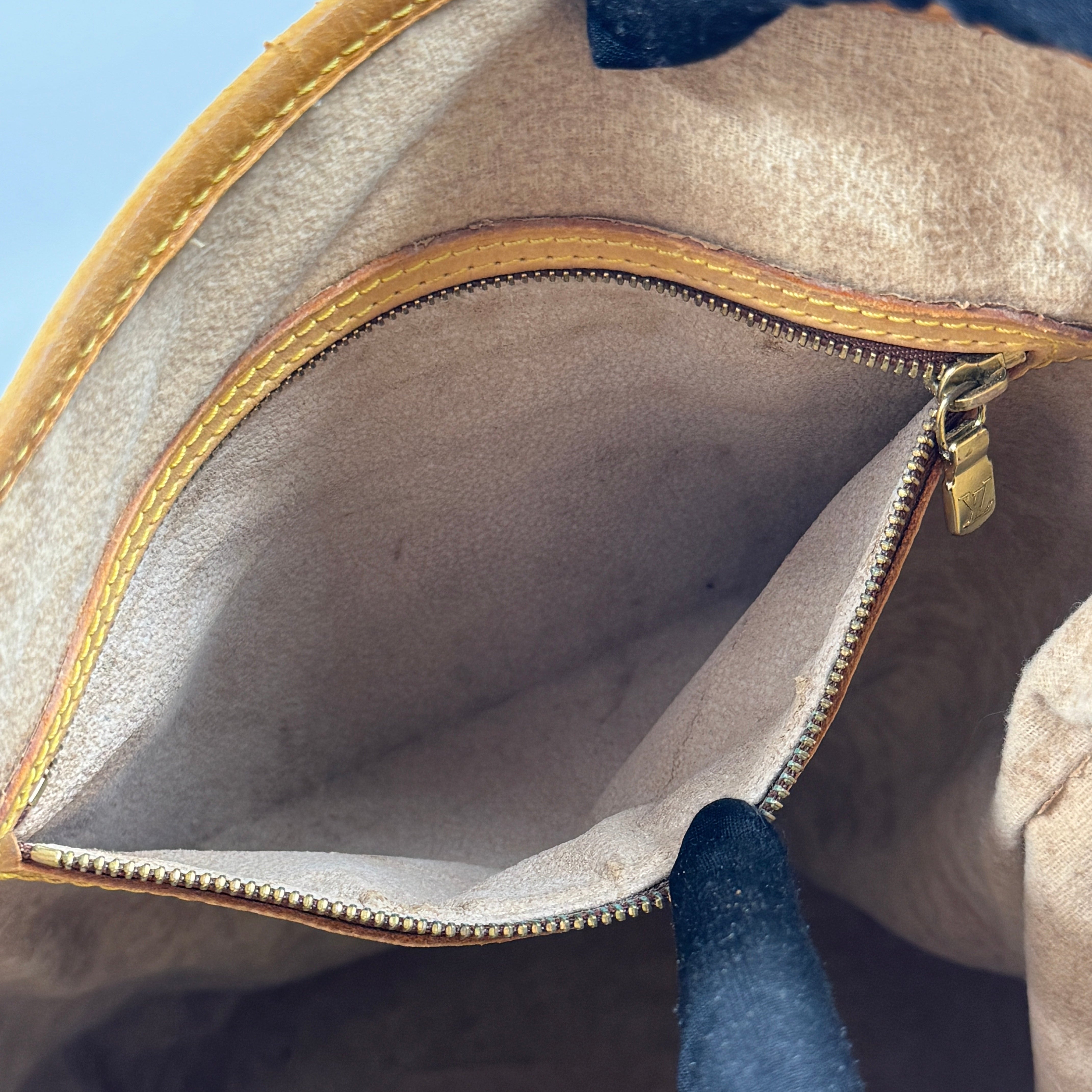 Louis Vuitton Petit Marais Bucket GM