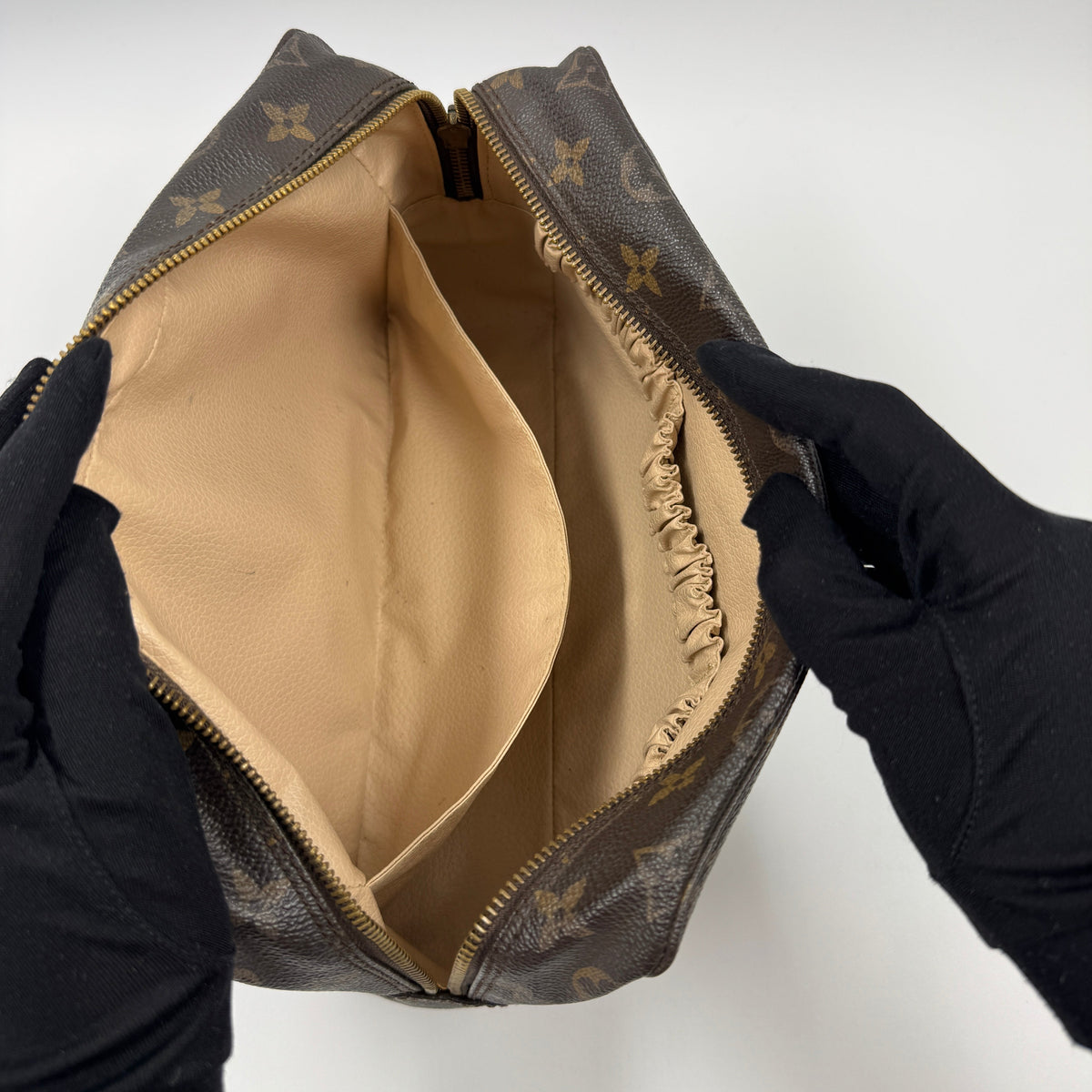 Louis Vuitton Trousse Toilette 27