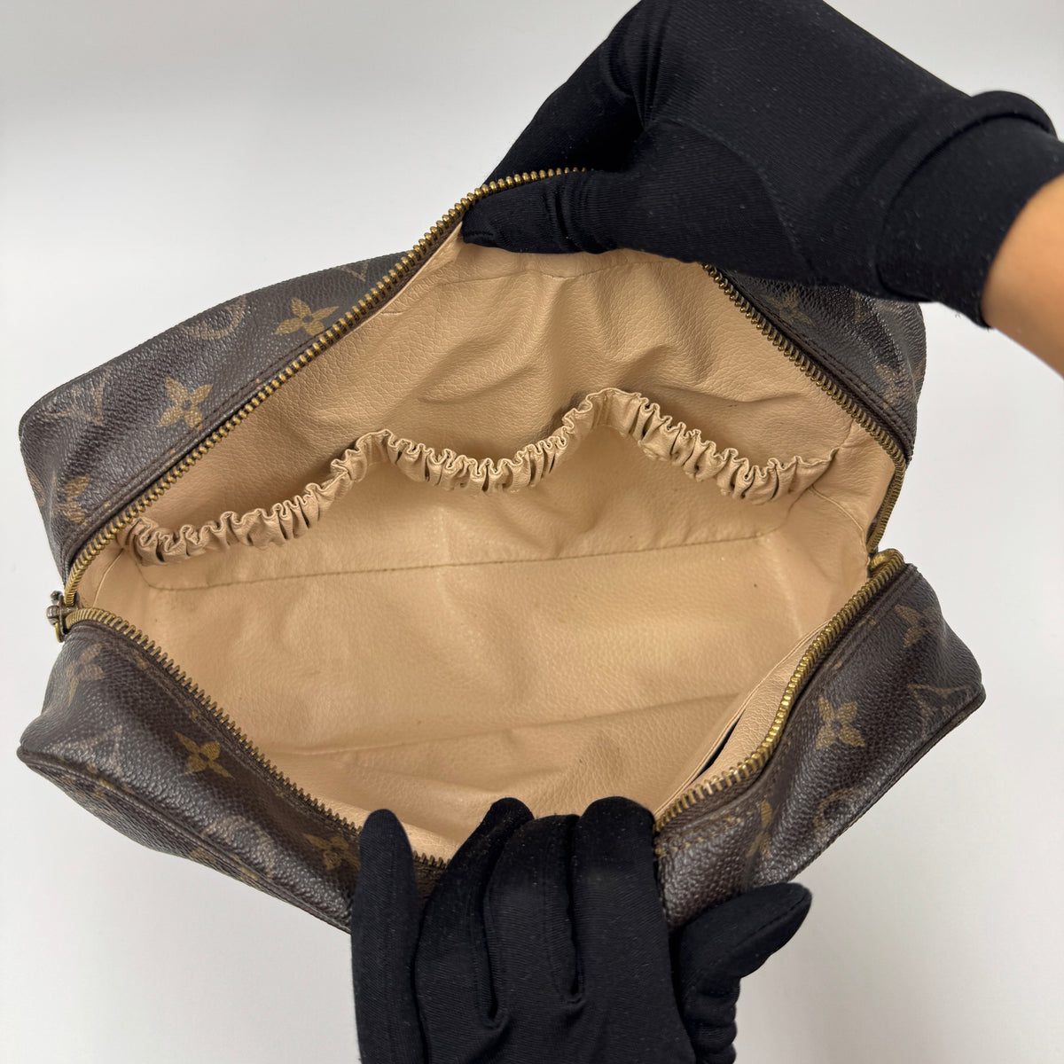 Louis Vuitton Trousse Toilette 27