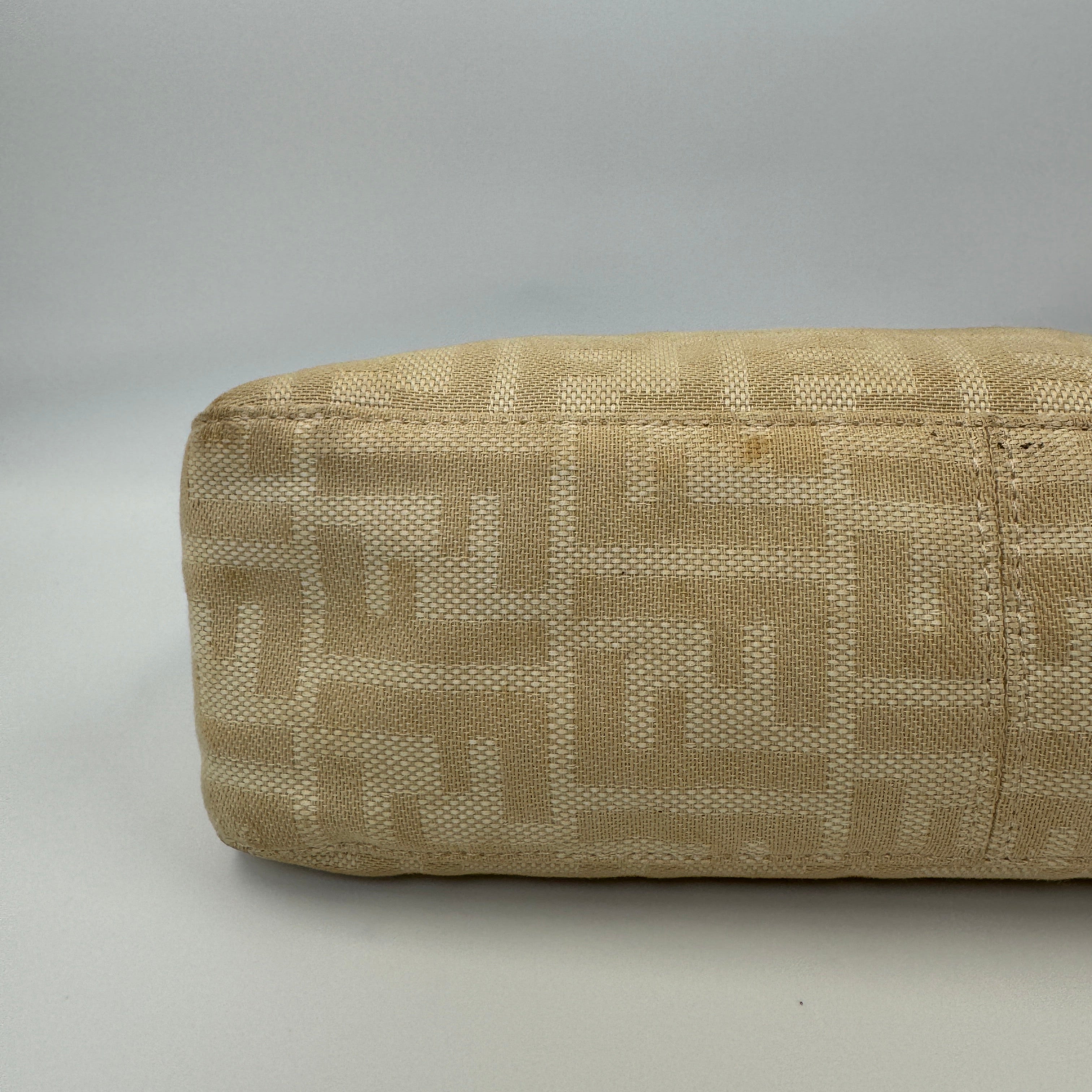 Fendi Baguette Medium Beige